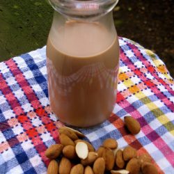 MILK CHOCOLATE ALMONDS